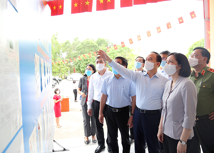 Lãnh đạo TP Hà Nội kiểm tra công tác bầu cử và phòng, chống dịch tại các địa phương